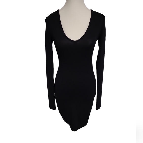 Aritzia Golden by TNA - Long Sleeve Straight Black Dress - Picture 3 of 5